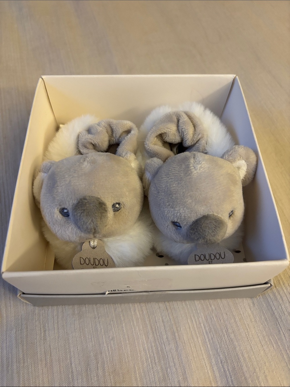 Doudou Compagnie Baby Booties - Gray & Cream Koala Box